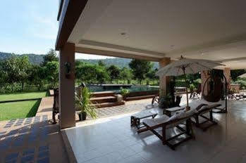 Hillside Country Home Golf & Resort Kabin Buri Extérieur photo